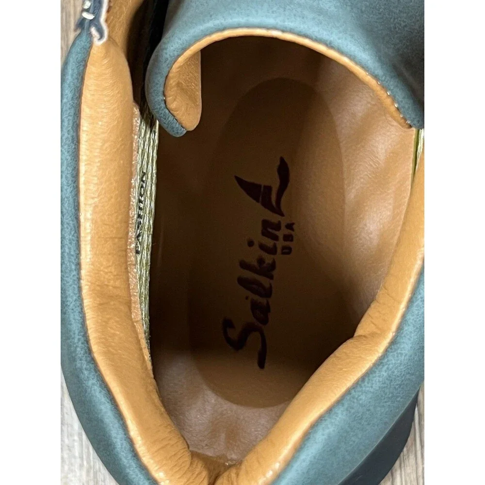 Salkin barefoot outdoor